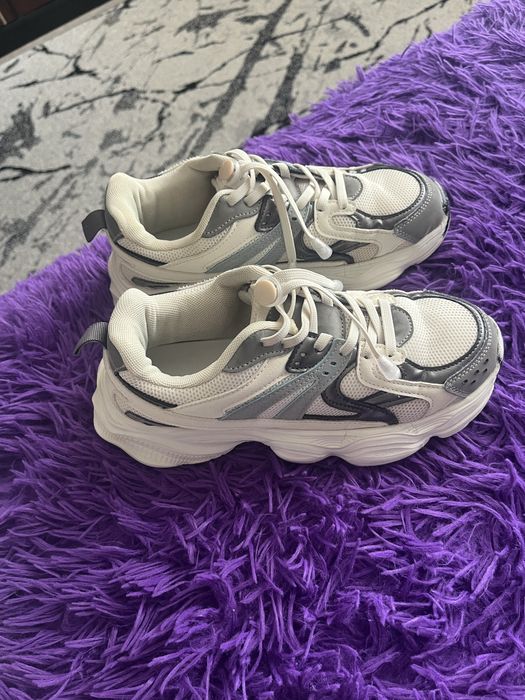 Кросівки Reserved 35 розмір