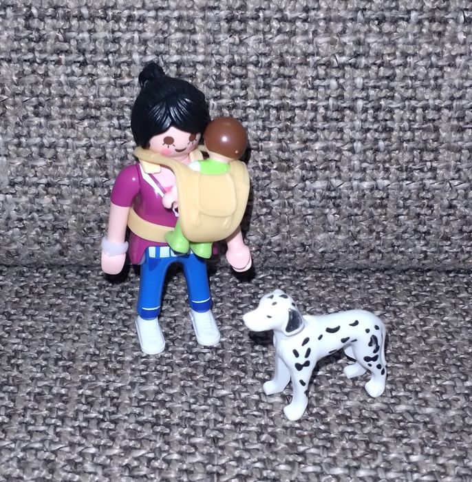 Playmobil mamã e  bebé no marsupio