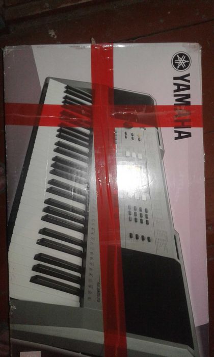 Синтезатор Yamaha PSR-E353 + педаль + стойка