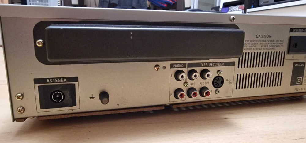 Wega  R350SH amplituner