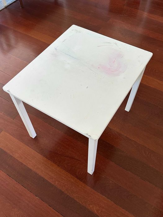 Mesa branca para crianças - usada