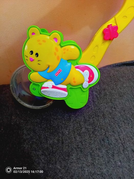 Дитяча каталка з музичним супроводом