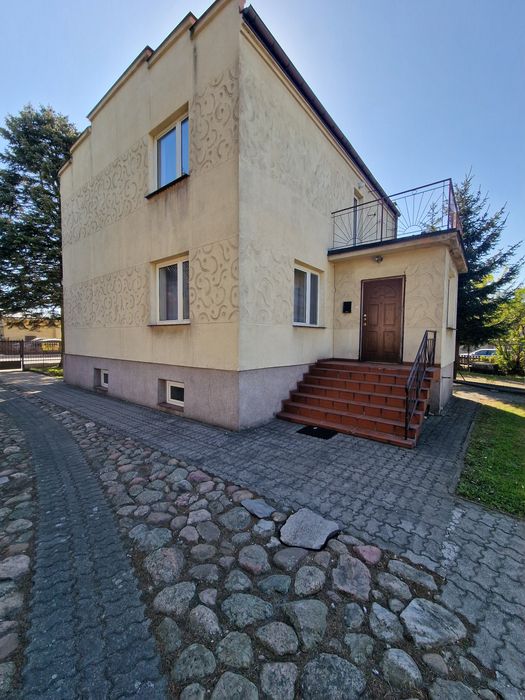 Dom 7 pokoi, piwnica, garaż w oddzielnym budynku