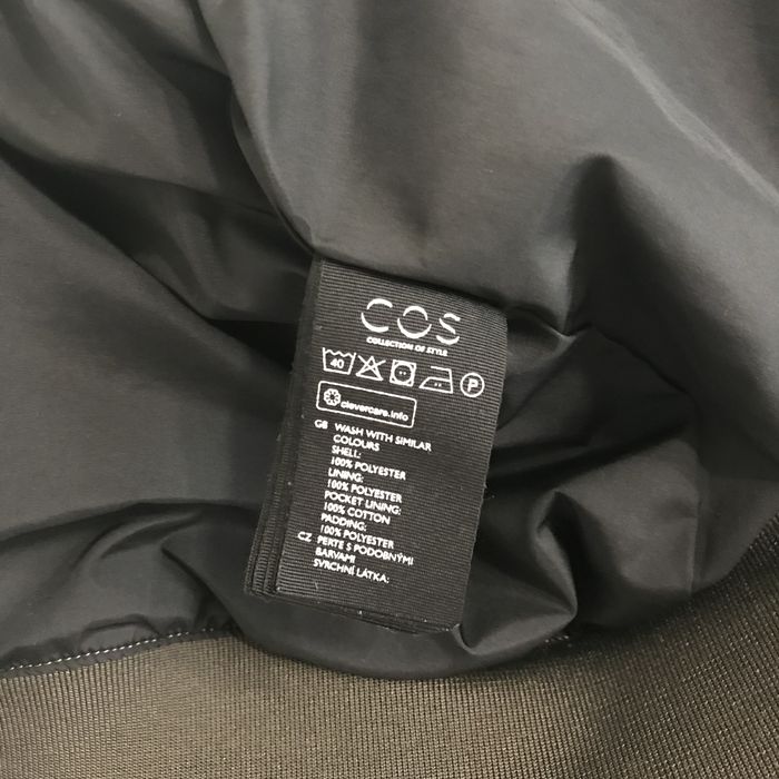 Куртка вітровка COS