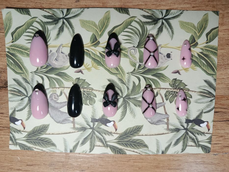 Press on nails (żelowe paznokcie)
