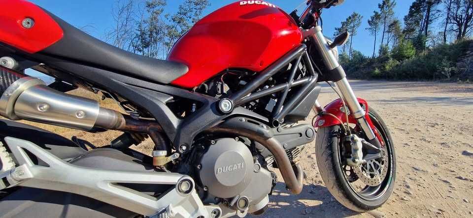Ducati Monster 696