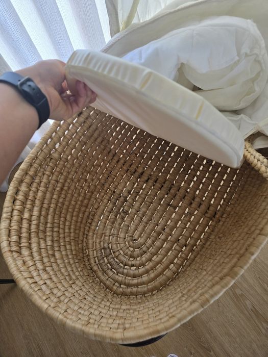 Berço  em verga com suporte com rodas