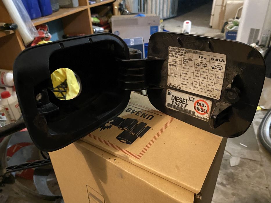 Лючок бензобака октавія а5 універсал