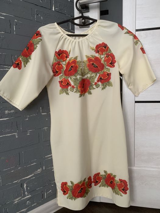 Сукня вишита українська