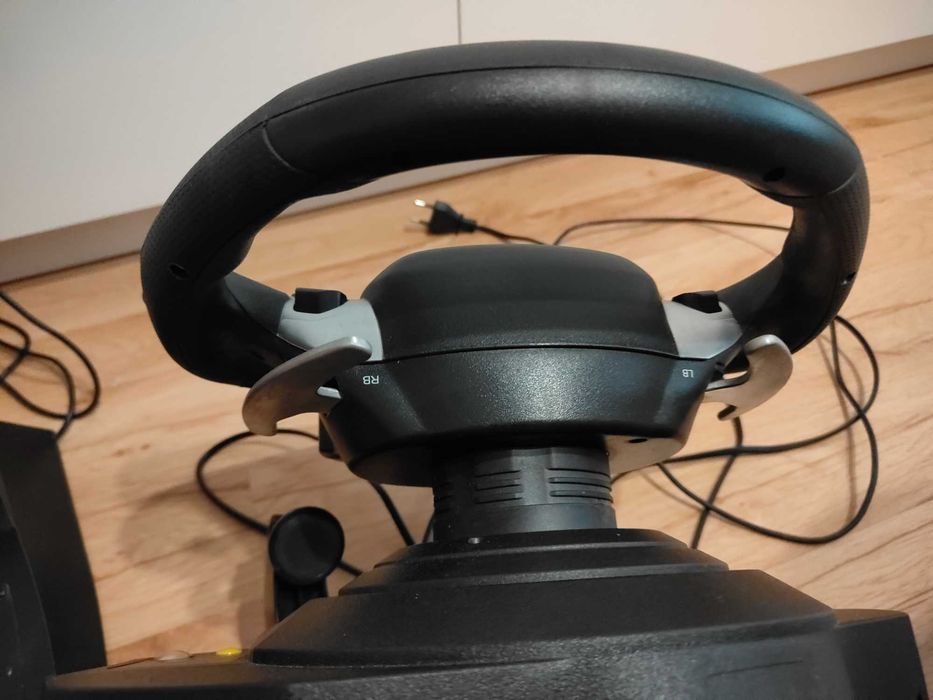 Kierownica Thrustmaster TX Racing Wheel Xbox One kierownica thrustmaster tx xbox one