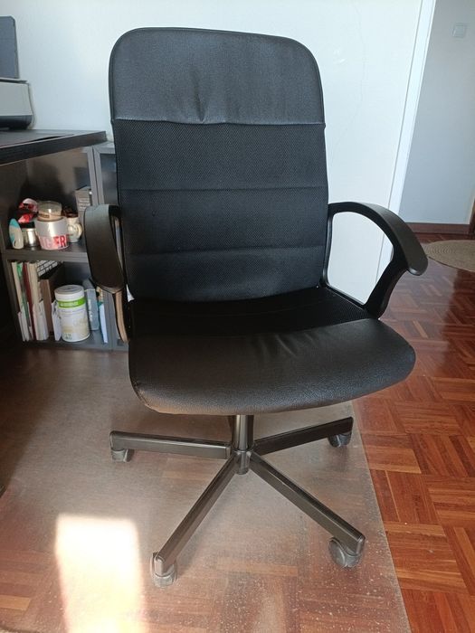 Cadeira de escritório preta