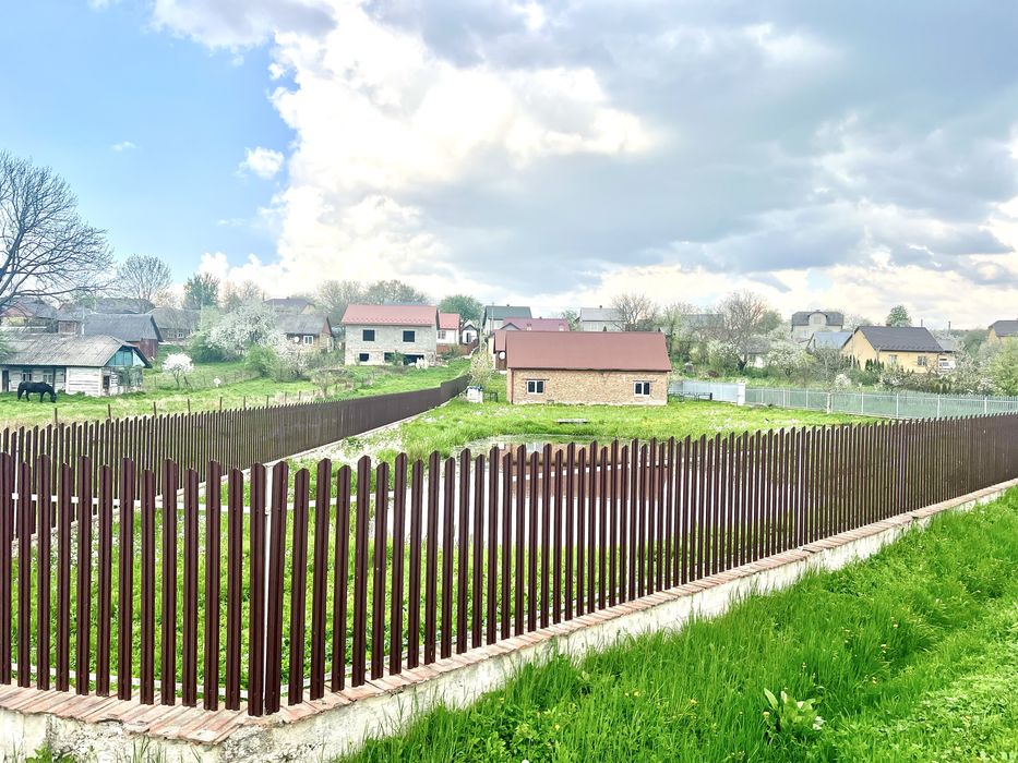 Хата,гараж,сауна,озеро,літня кухня,стайня,