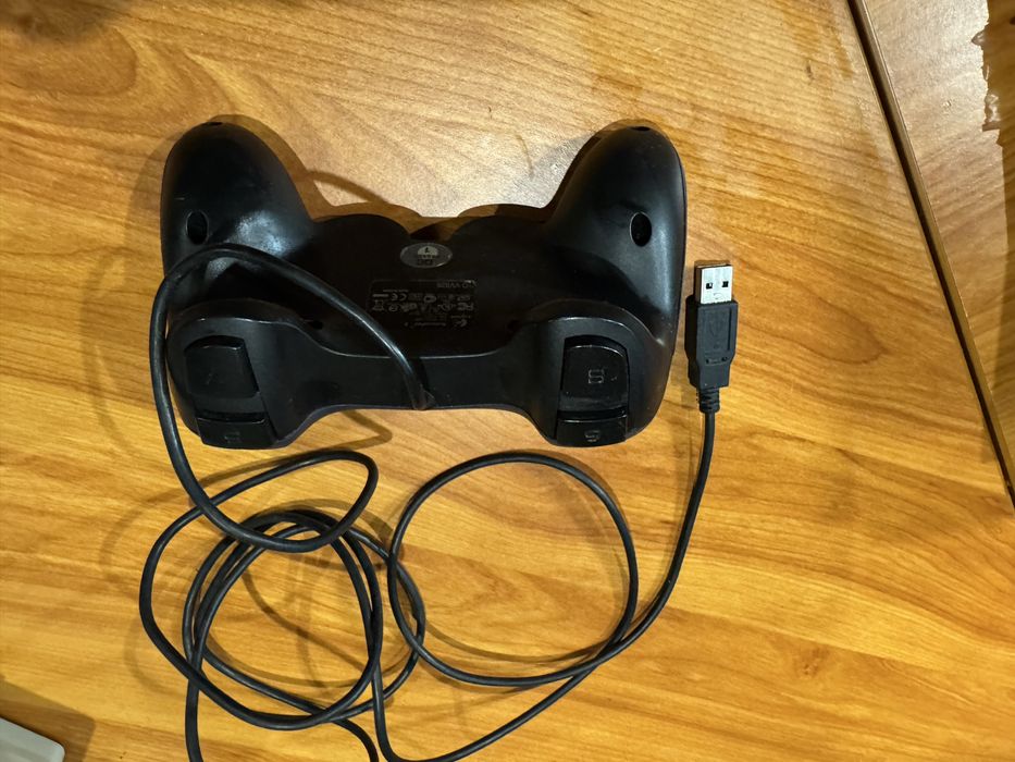 ** Gamepad Logitech com fio USB **437239840381358083