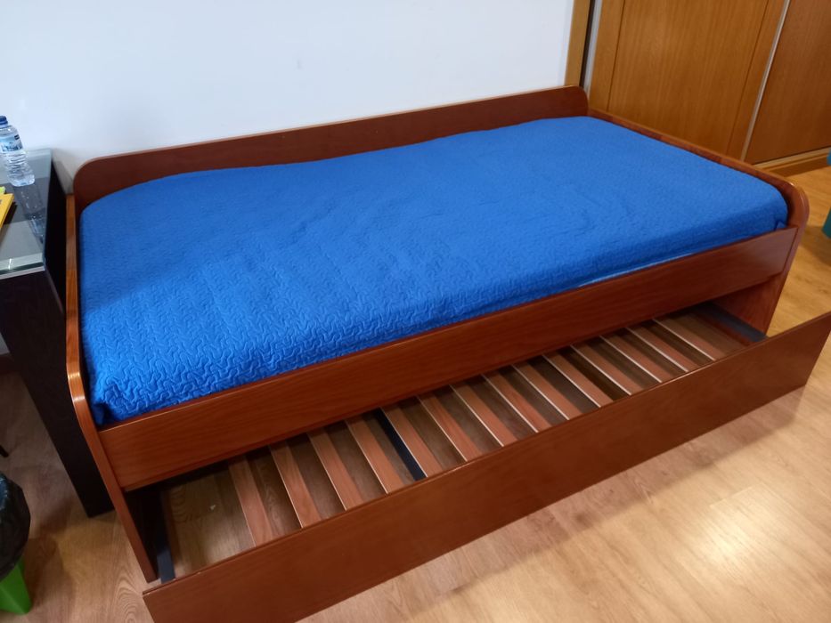 Cama individual que se monta em de casal