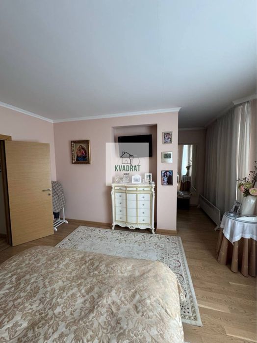 Продам стильний котедж в престижному районі міста