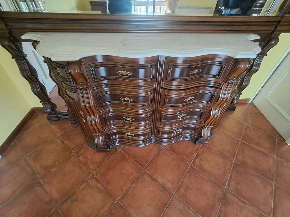 Móvel sala com espelho.