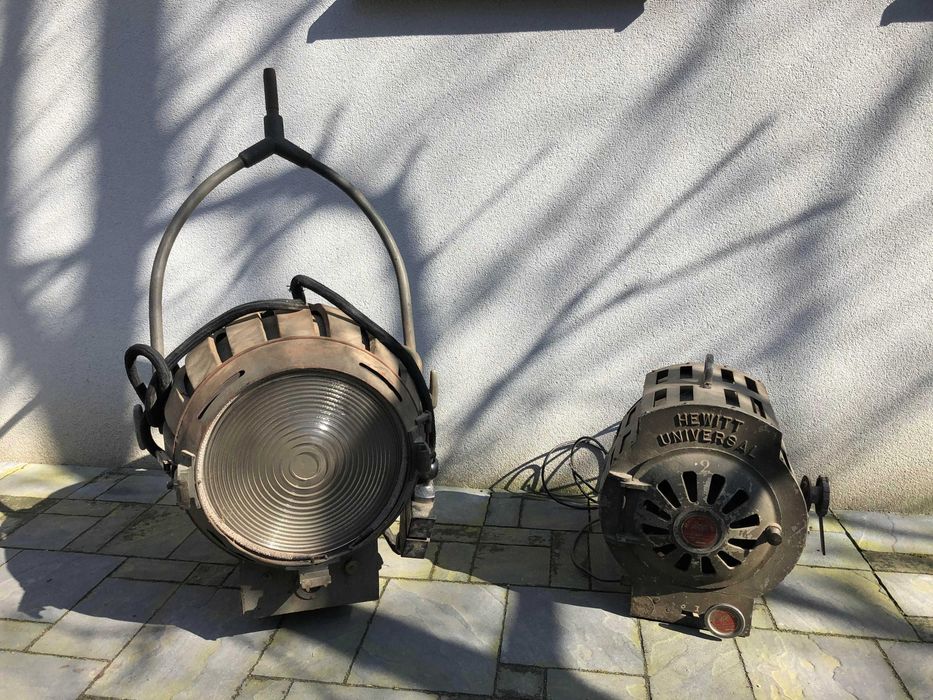 Industrialna lampa kultowej marki Hewitt Universal