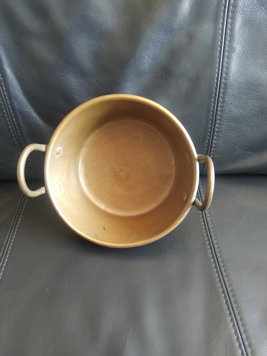 Antiga panela de cobre muito bem conservada