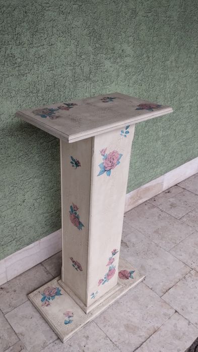 Stary kwietnik drewniany