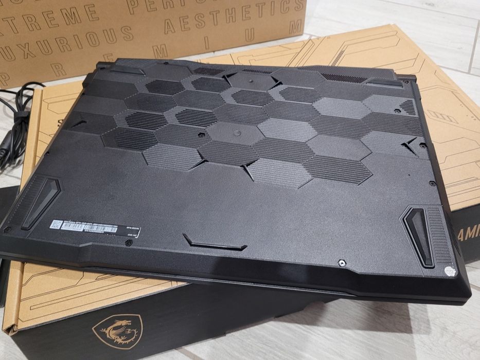 Laptop do gier NOWY MSI Katana 17,3'' i5-12450H/RTX 3050ti/16GB/144HZ