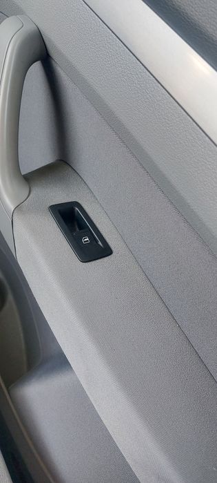 Продаю Volkswagen Touran 1.6mpi