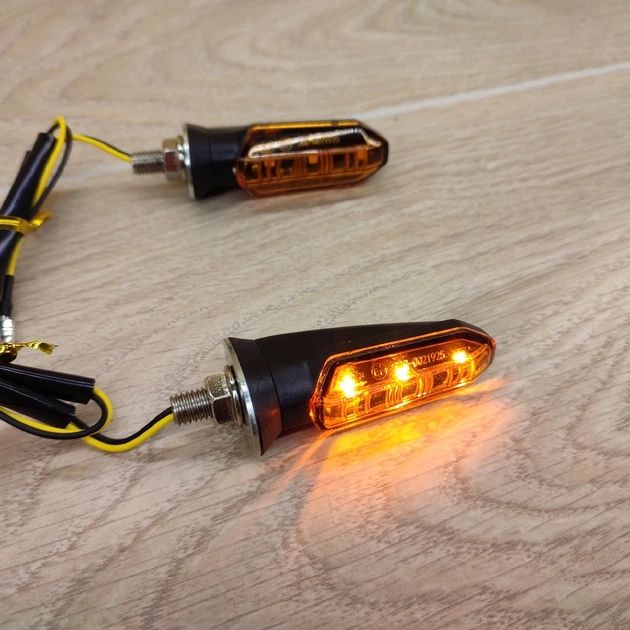 Світлодіодні поворотники для мотоцикла 12 вольт 2шт