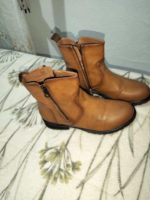 Botas  tamanho 39