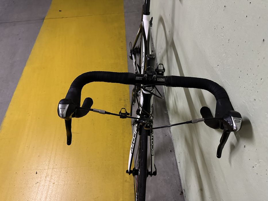 Bicicleta Estrada Scott Addict R3