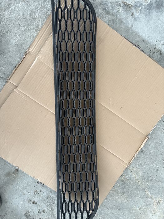 Kratka zderzaka przod KIA CEED GT 2017  Numer czesci 86561A2500