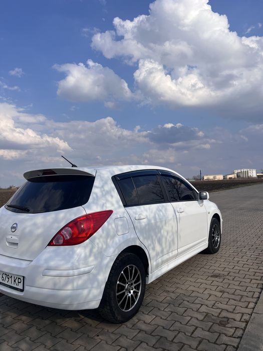 Nissan Tiida 2012 рік
