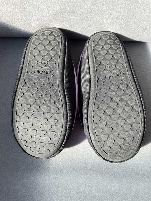 Antypoślizgowe Kapcie dziecięce do przedszkola domu Nuvola rozm. 28-29