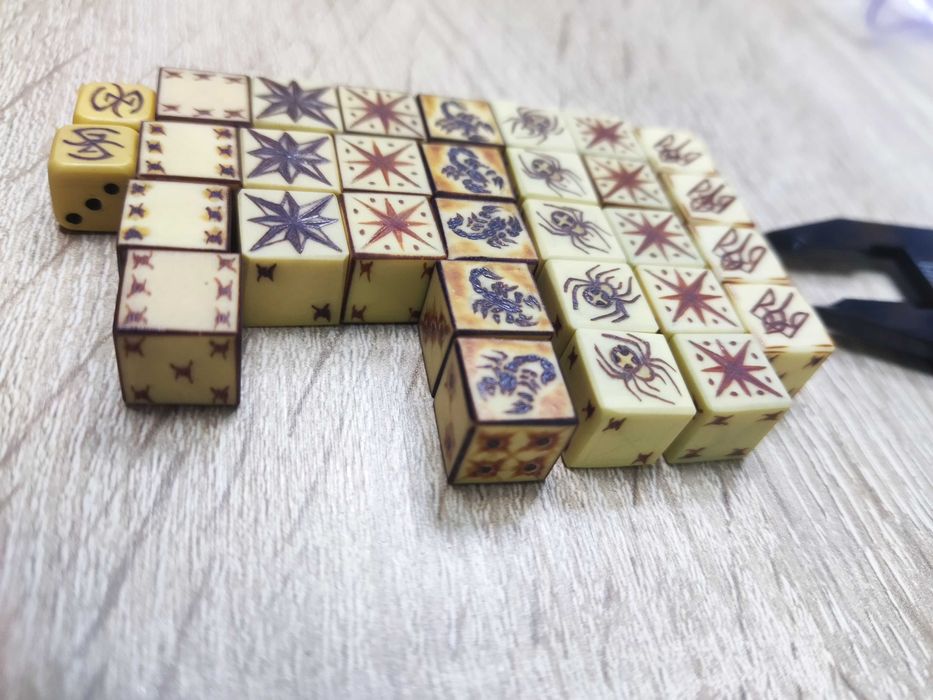 Гральні кубики, зарики, кості, dice з більярдної кулі, ручна робота