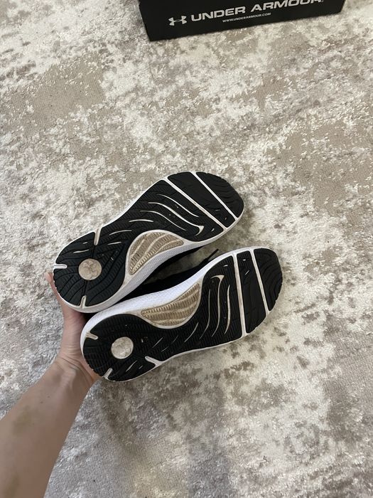 Кросівки чорні жіночі