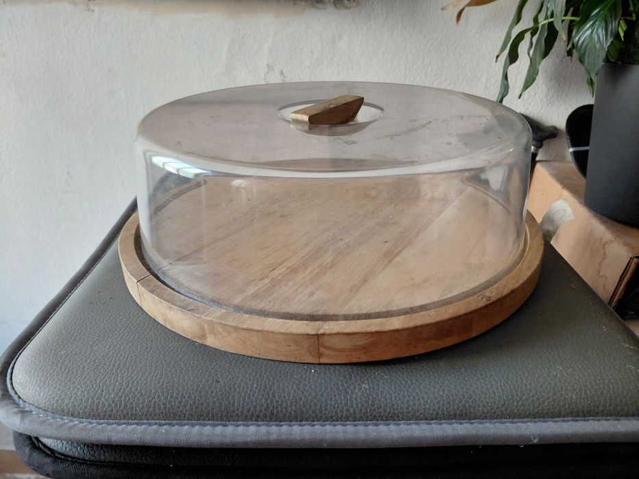 Tabuleiro antigo em bom estado geral para colocação de pão