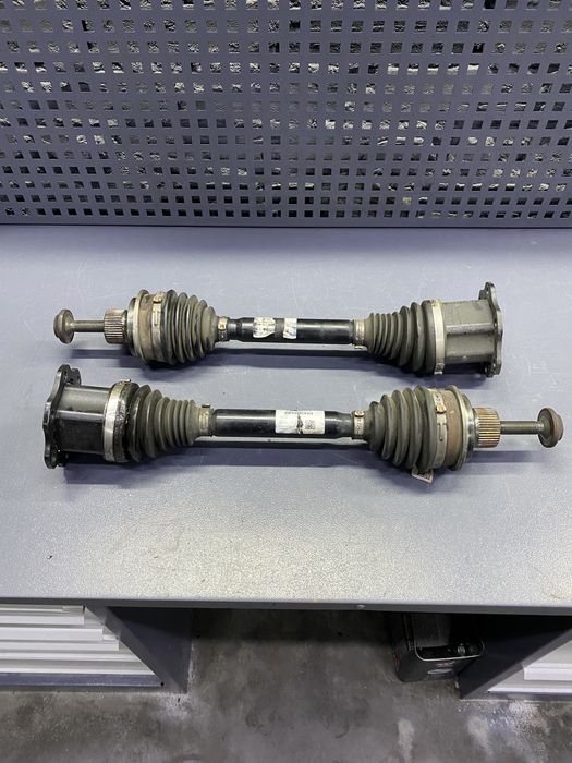 Полуось передня  піввісь привідний вал передній Audi A4 B9 2.0 TFSI