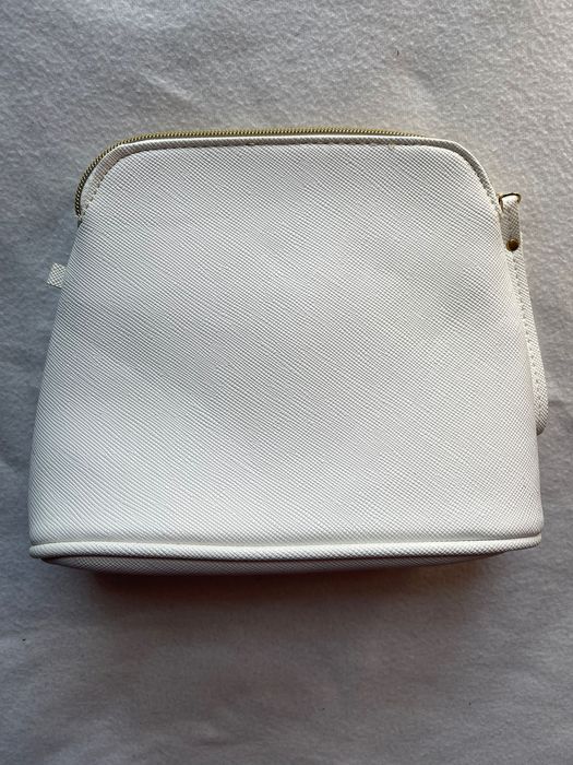 Biała kosmetyczka - Dove