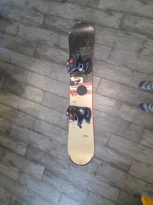 deska snowbordowa plus wiązania