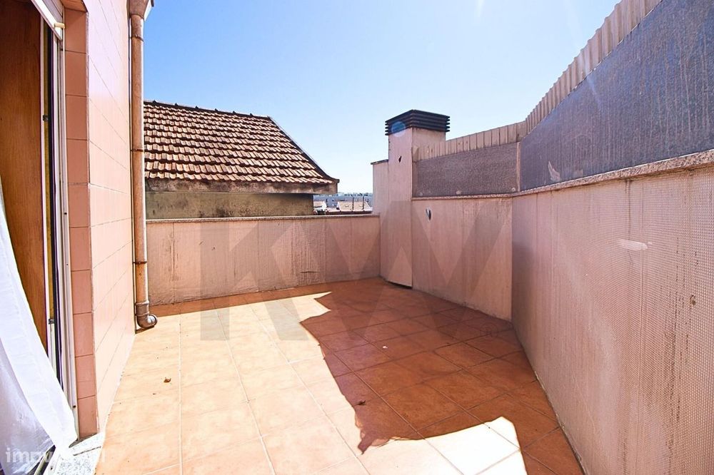 Apartamento T2 com Terraço Privativo, no Centro de Ovar