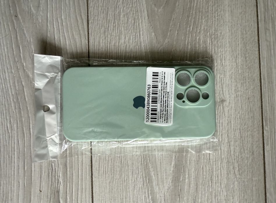 Продам оригінальний чехол на телефон та загартоване скло.