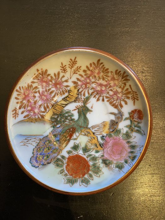 Conjunto de 6 pequenos pratos decorativos em porcelana