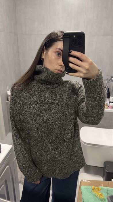 Теплий светр. Розмір М