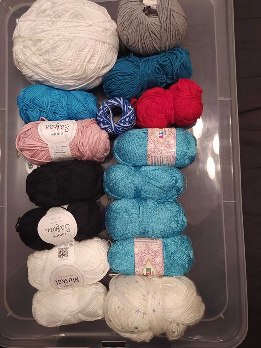 Włóczki różne kolory ok.800g