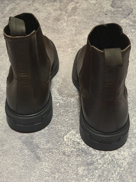 Челсі Boss, оригінал, 42. Bally,zegna,tods
