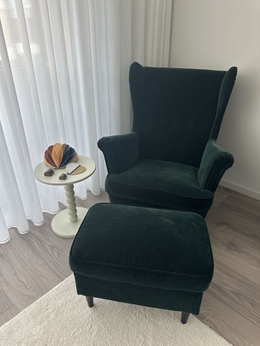 Cadeirão IKEA STRANDMON + repousa-pés