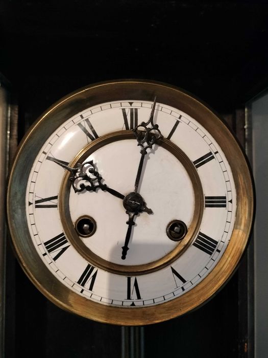 stary drewniany zegar wiszący