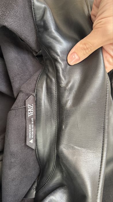 Сорочка з екошкіри Зара