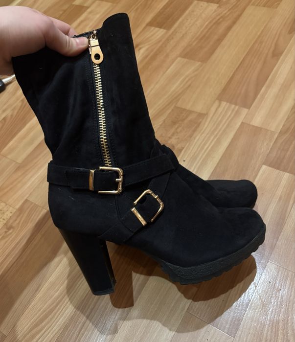 Замшеві ботильйони на каблуку 40 розмір
