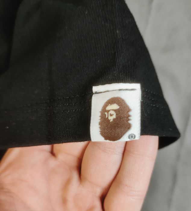 Czarna koszulka Bape.