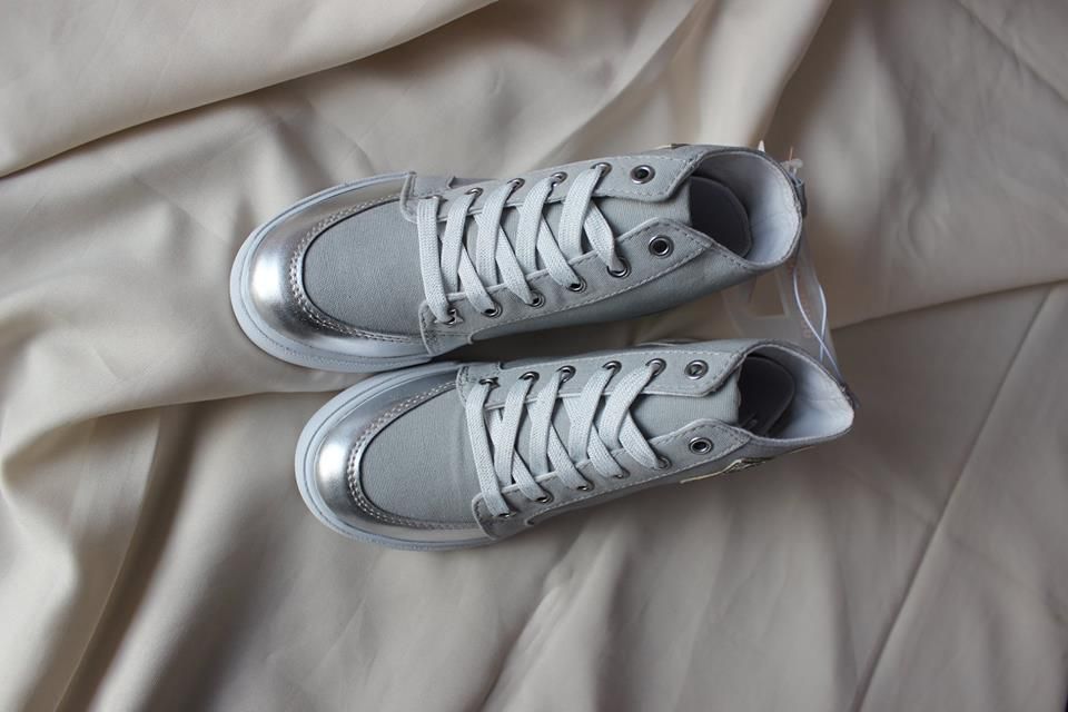 Нове взуття фірми Gymboree