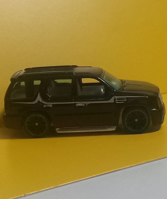 07 cadillac escalade hot wheels